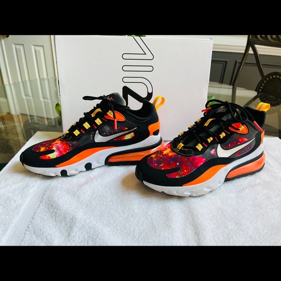 Air Max 270 React - Picture 2 of 8